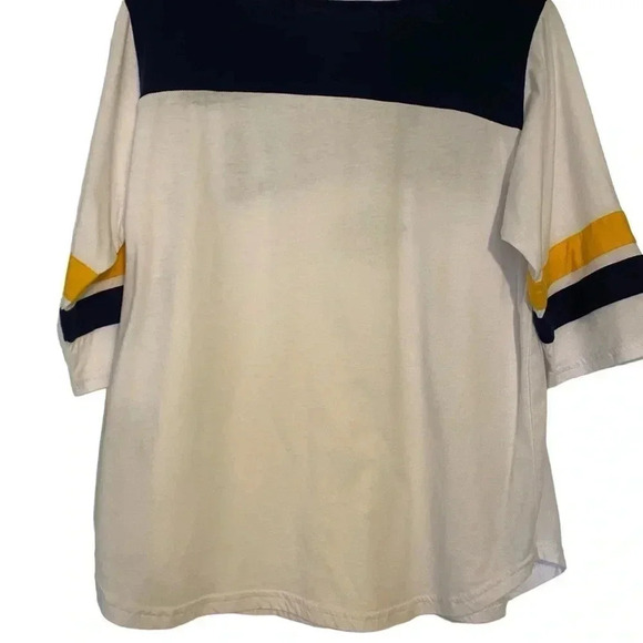 Nashville predators women’s maternity top XL SEE PIC for tiny stain - Picture 2 of 3